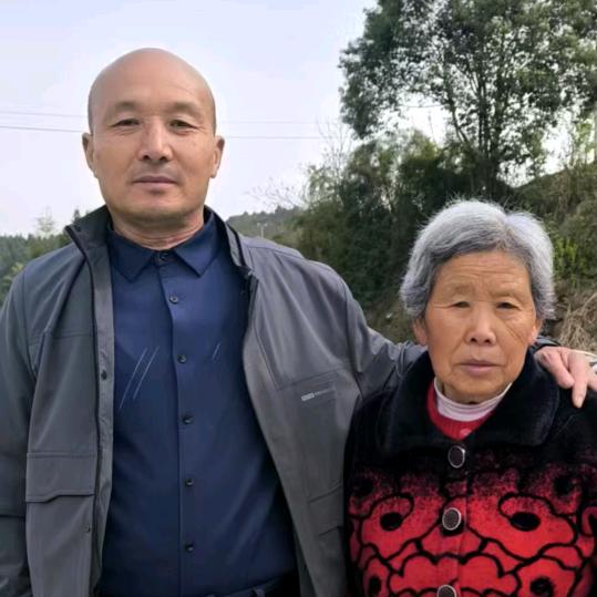 :赵福勇乌鲁木齐，家乡四川绵阳三台忠孝乡