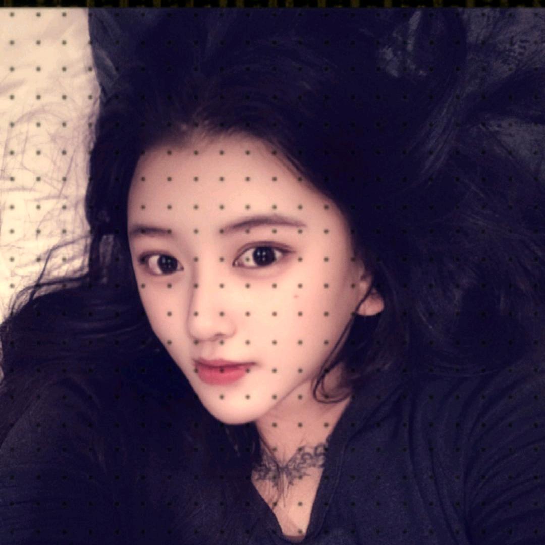 阳光下的姑娘。