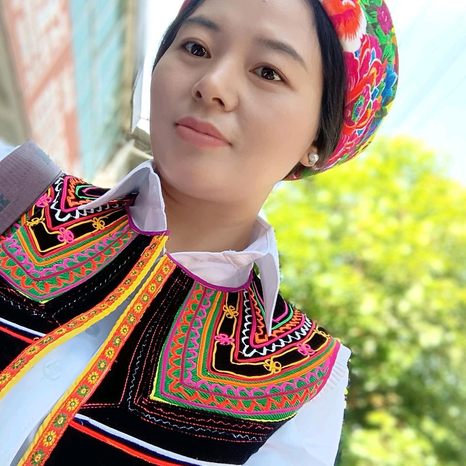 大脸盘子，英英