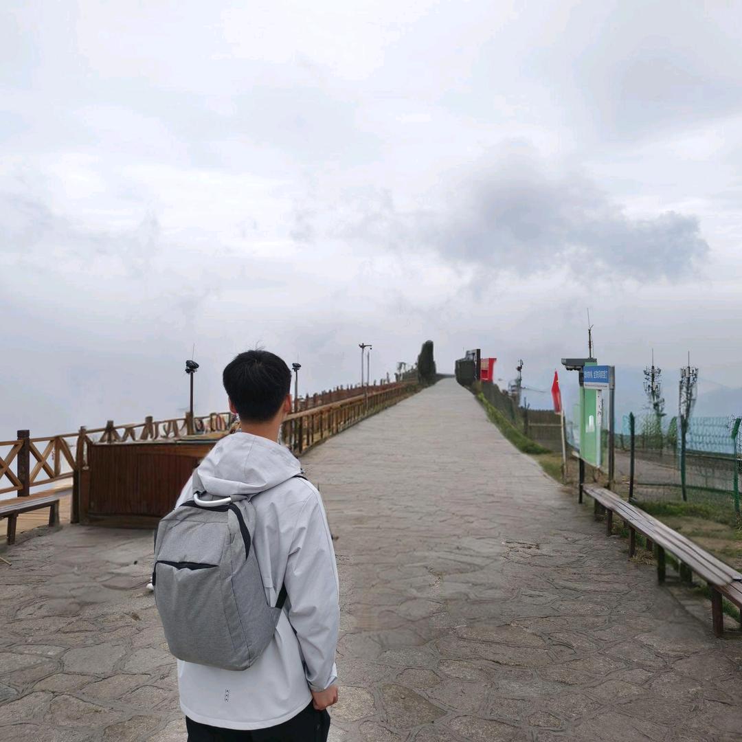 洗澡专找下雨天