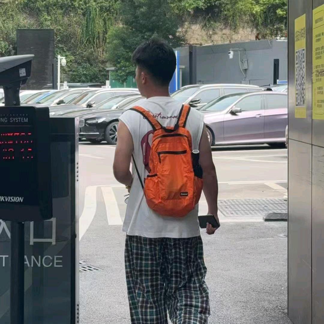小新玩车
