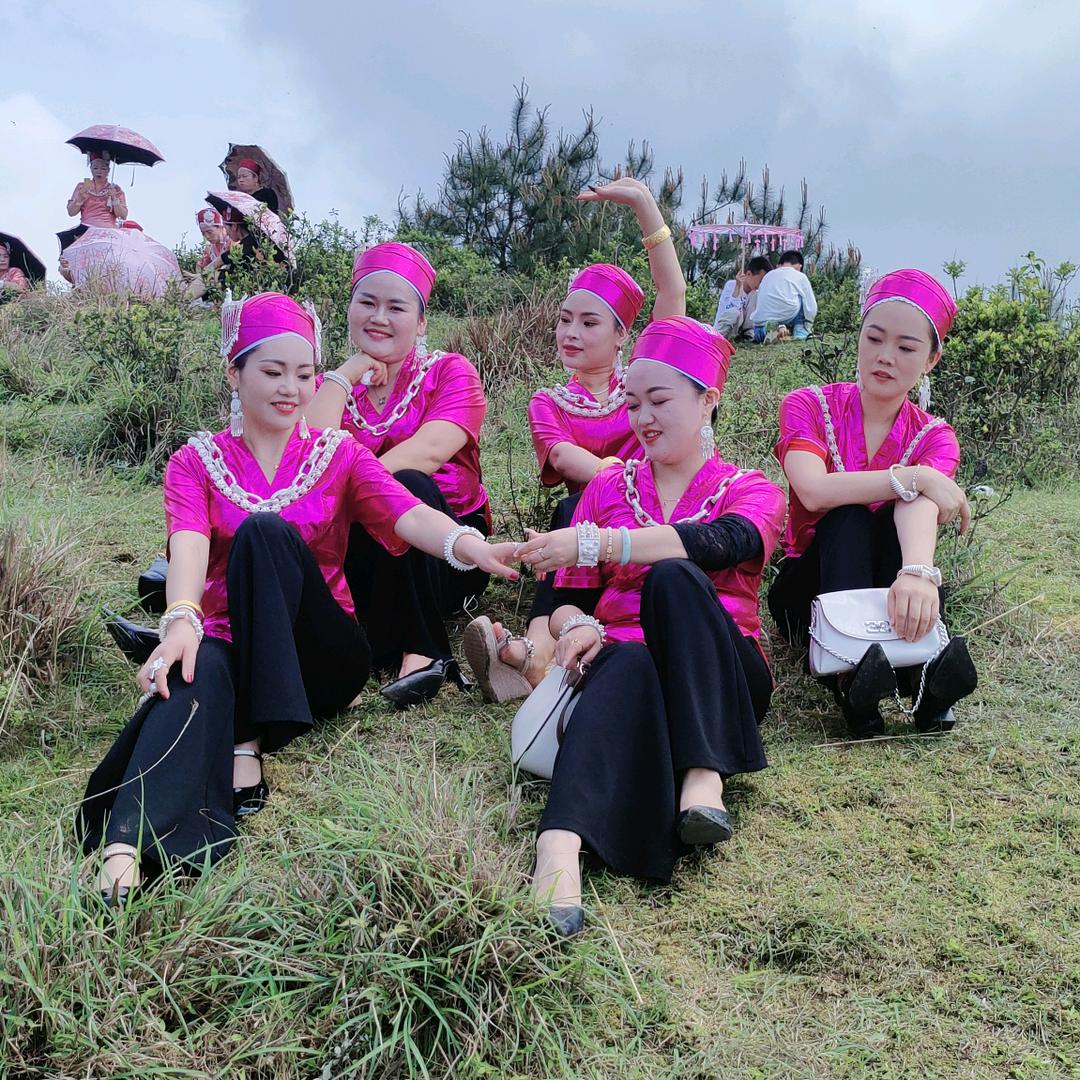 👗🌸依呼民族服饰定制💞