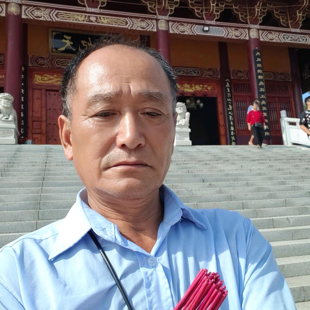 缺牙大叔（谢柏）