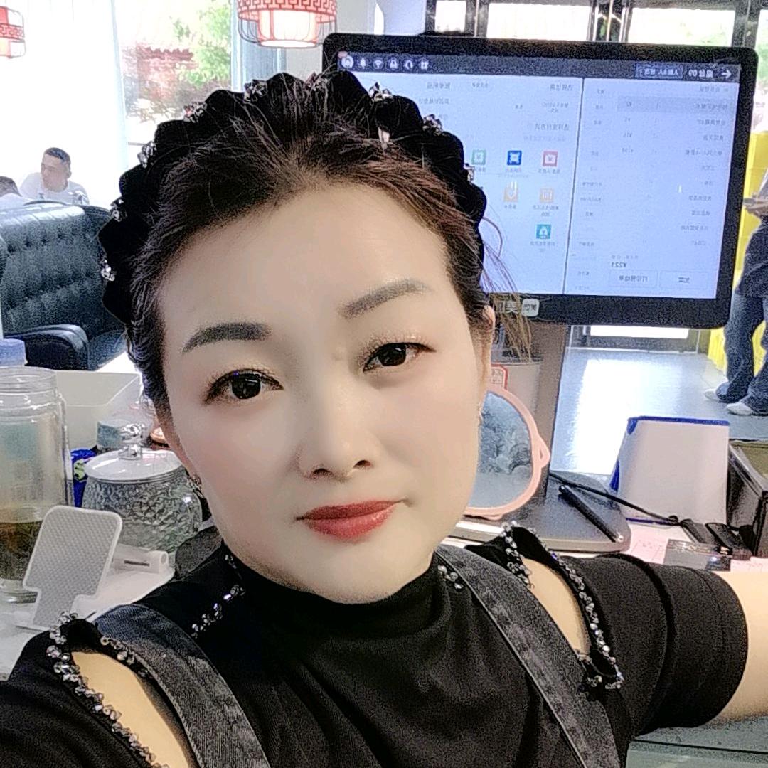 ♥(｡￫v￩｡)♥ 爱笑的我：