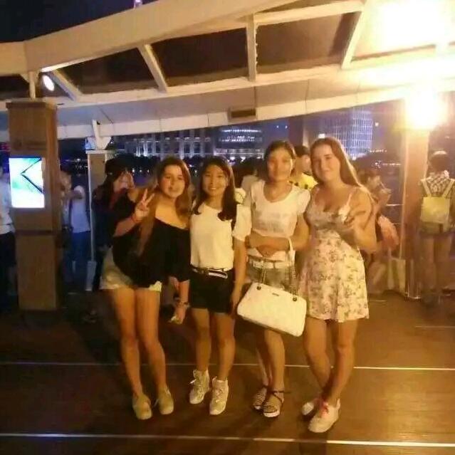 小黑妹👧🏻👗👠