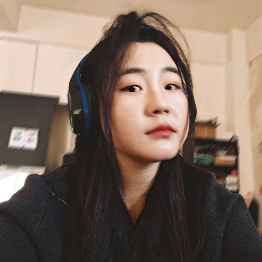 梧桐树下的女孩