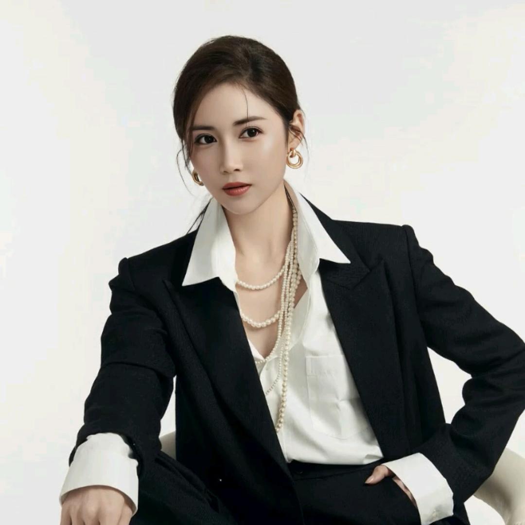 伊贵人专注品牌女装