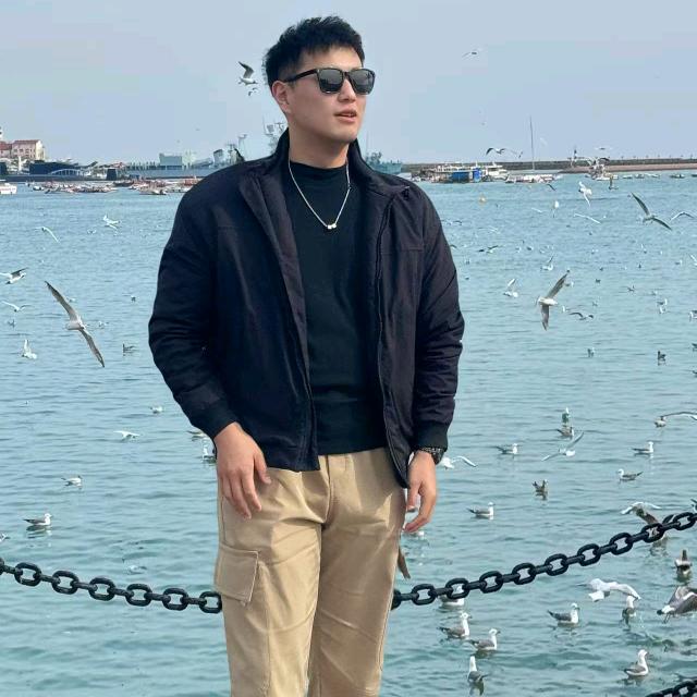 户口本第一页的男人