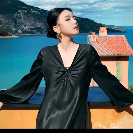 溶溶RONGRONG-精致穿搭