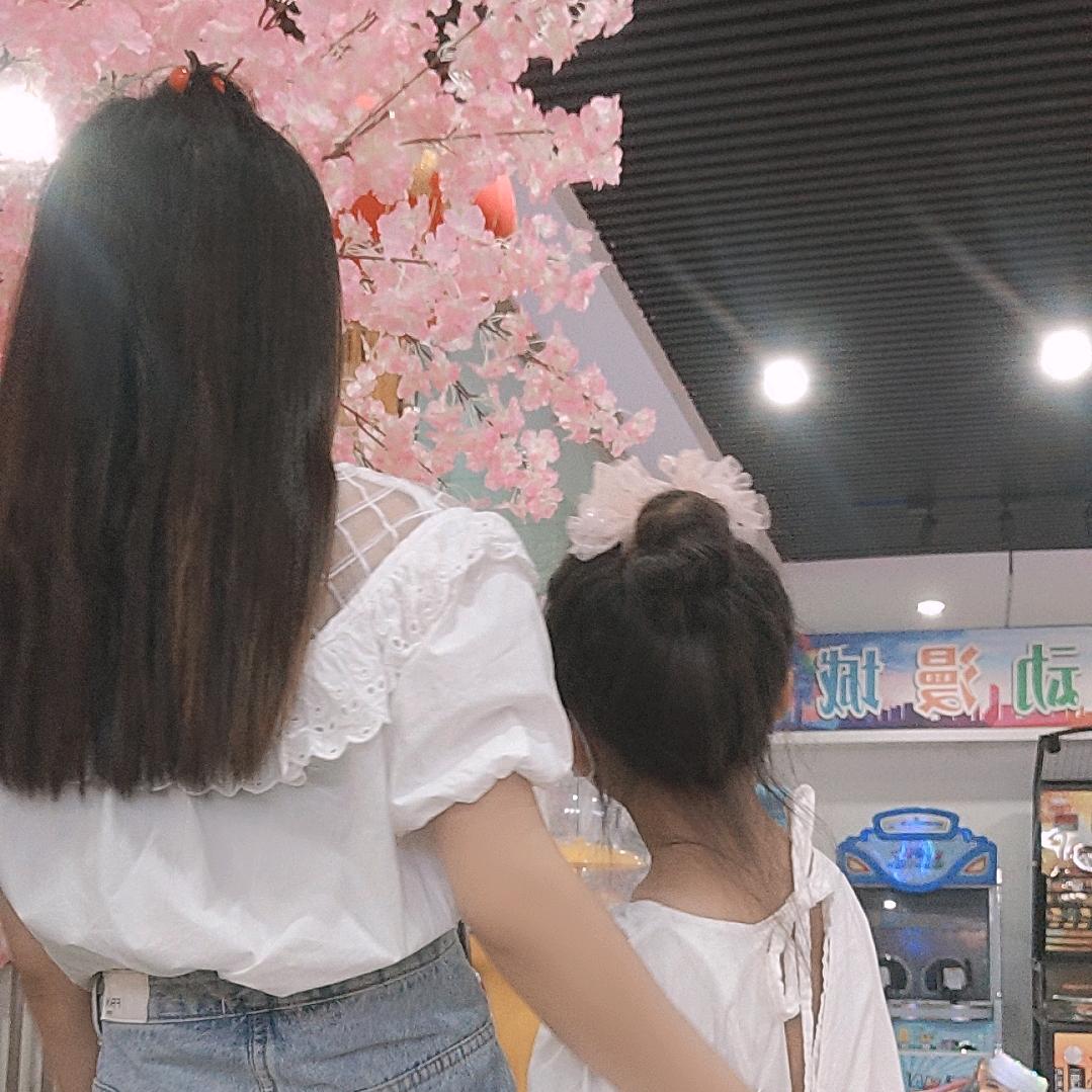 一杯冰的生椰拿铁