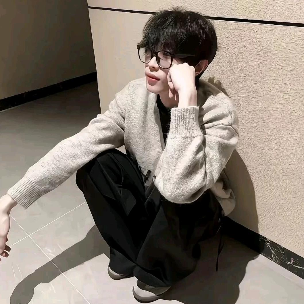 陆展博.