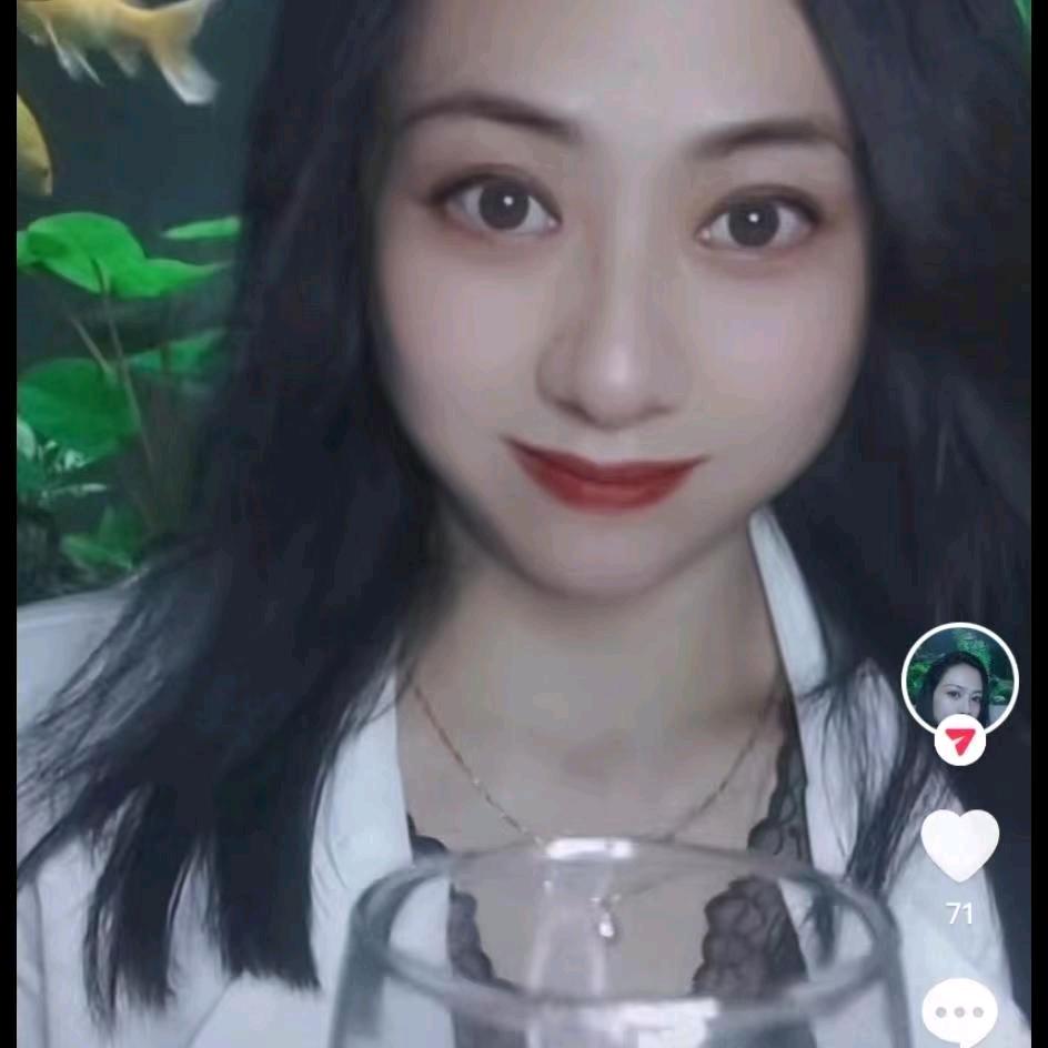 莉莉❤️ 下午3:10分 开播号在主页