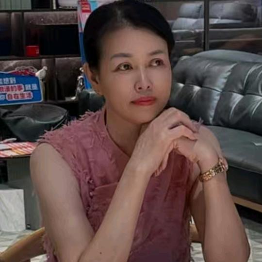 大余名都顾家家居吴瑛