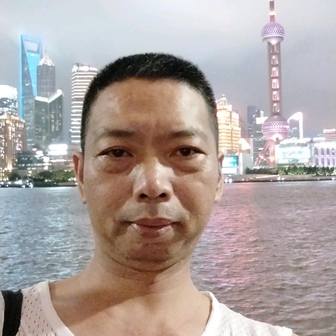 李灿