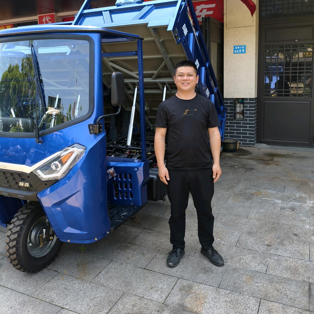 A龙南红发隆鑫三轮摩托车