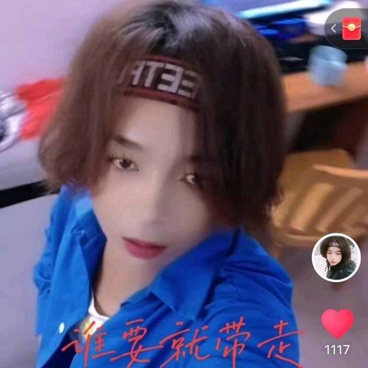 开着拖拉机迎着冬天的到来