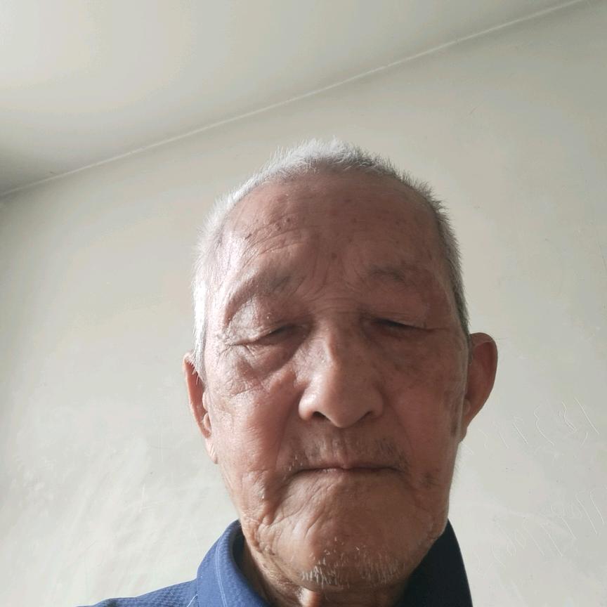 曹传兴四川人家在南江阿克苏市中心青青小区