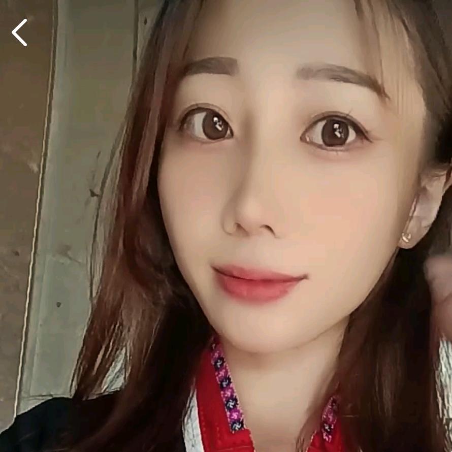 小丽，单亲妈妈