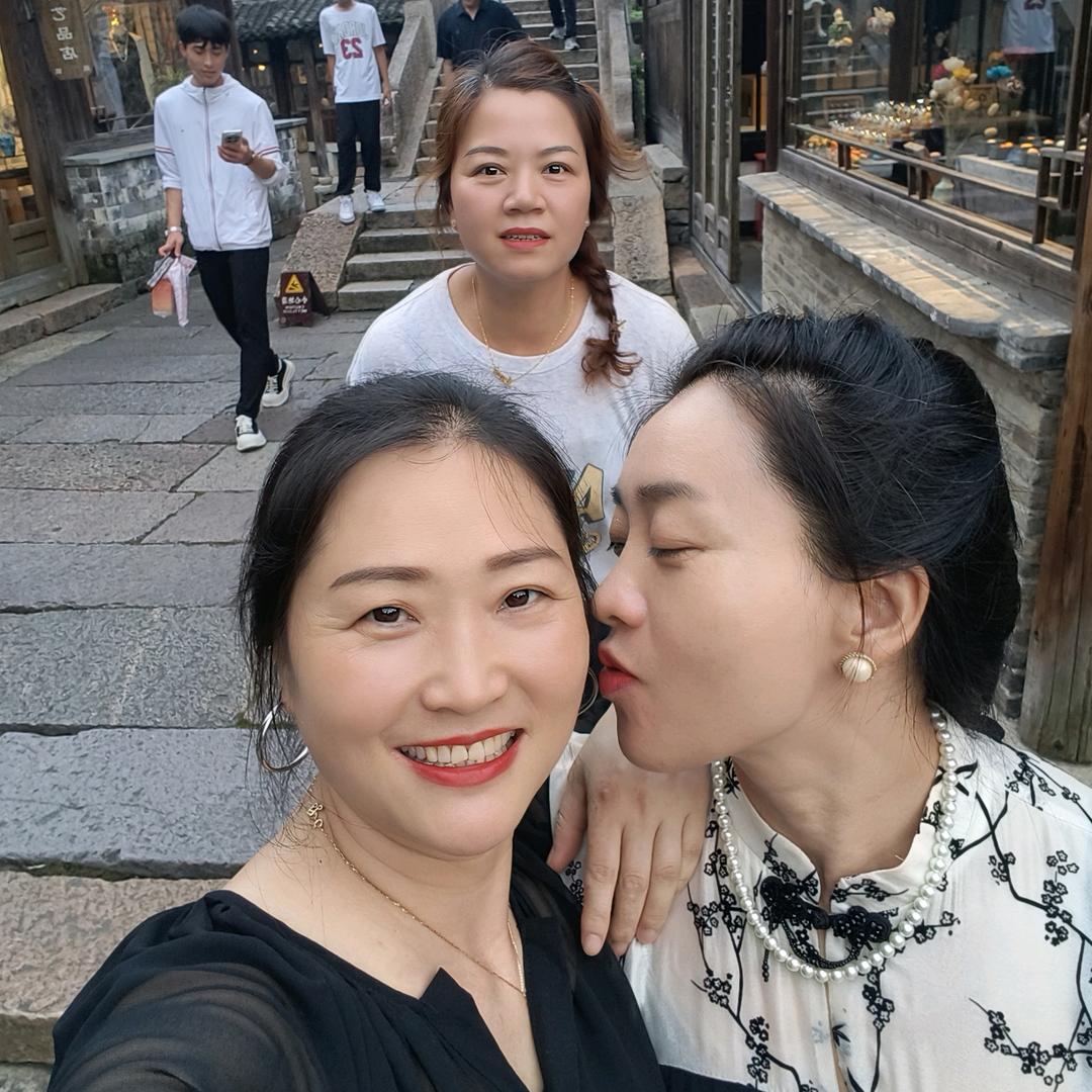 品德四海善行天下