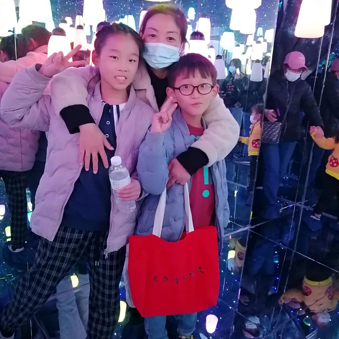 左手👩‍👩‍👧‍👦右手