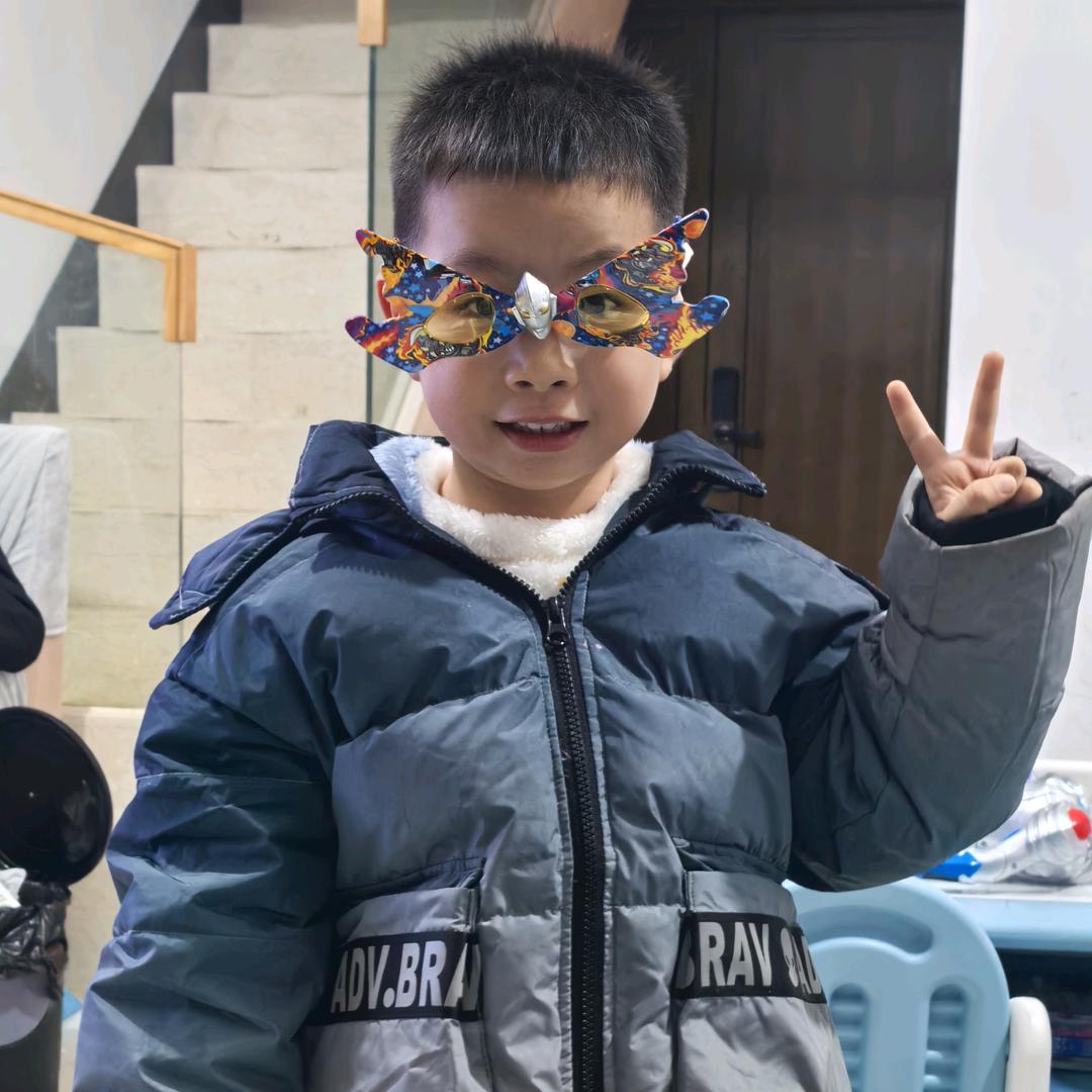 像奥特曼一样打怪兽