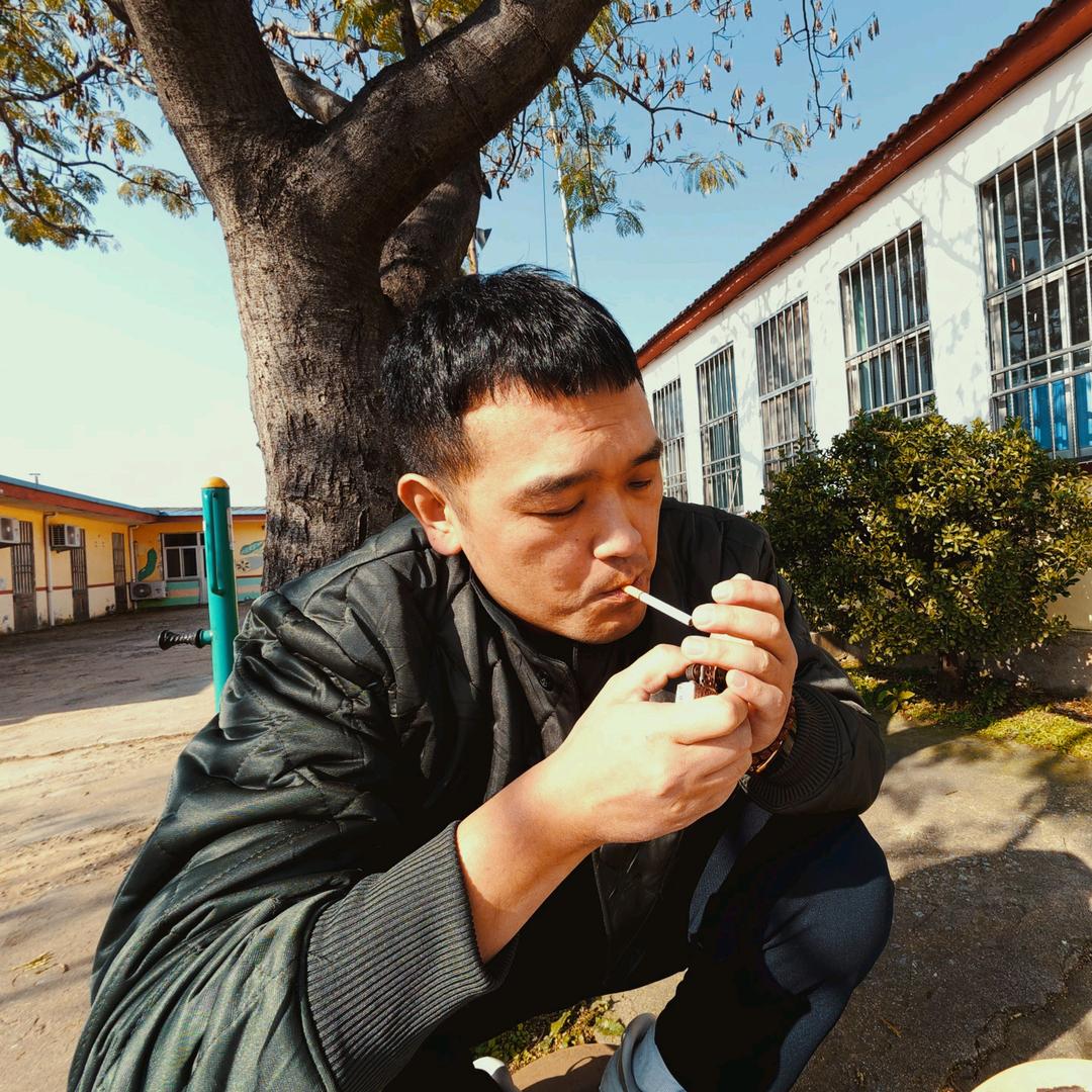Liang· 梁永正 。