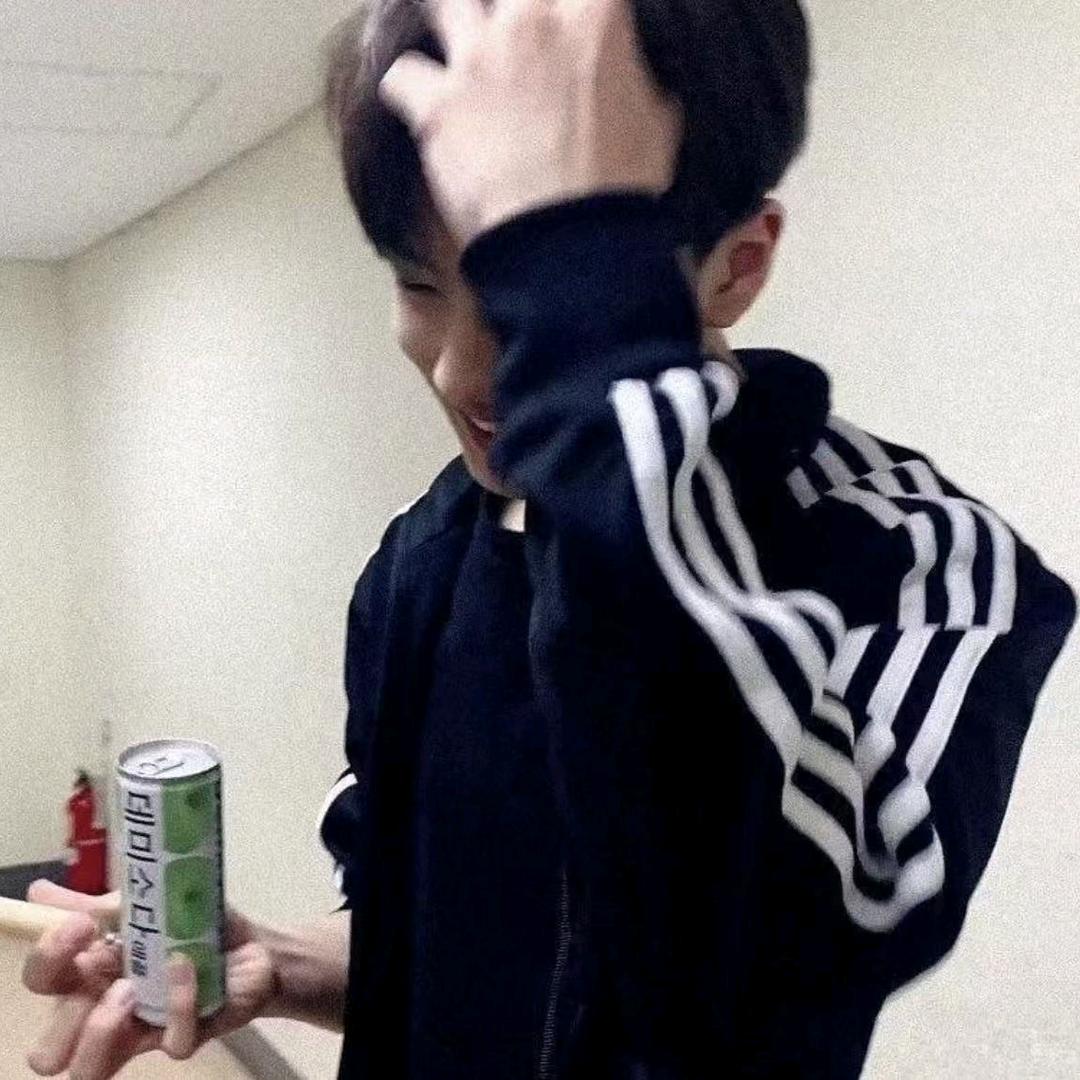 有点小u伤.