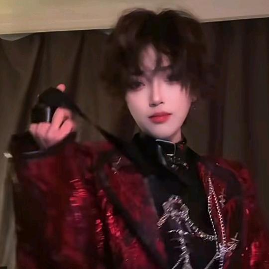 跪下恳求酒神驯兽师无情打打的小奶猫