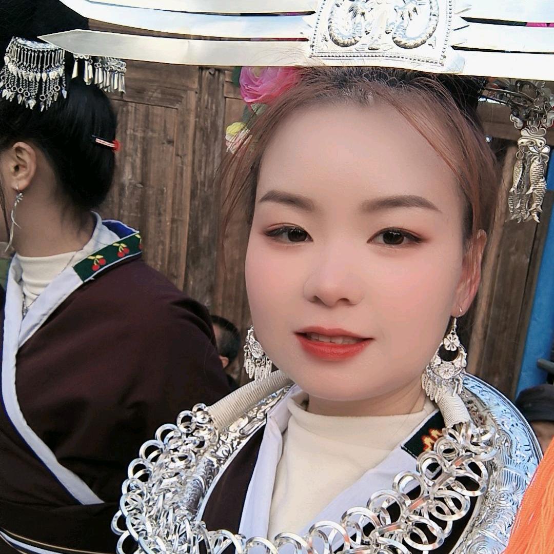 半爷民族服饰艺术臻选阁