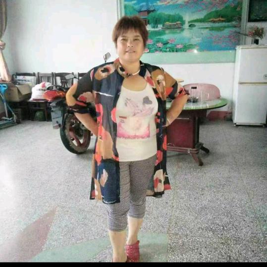 张艳，住在你对面。