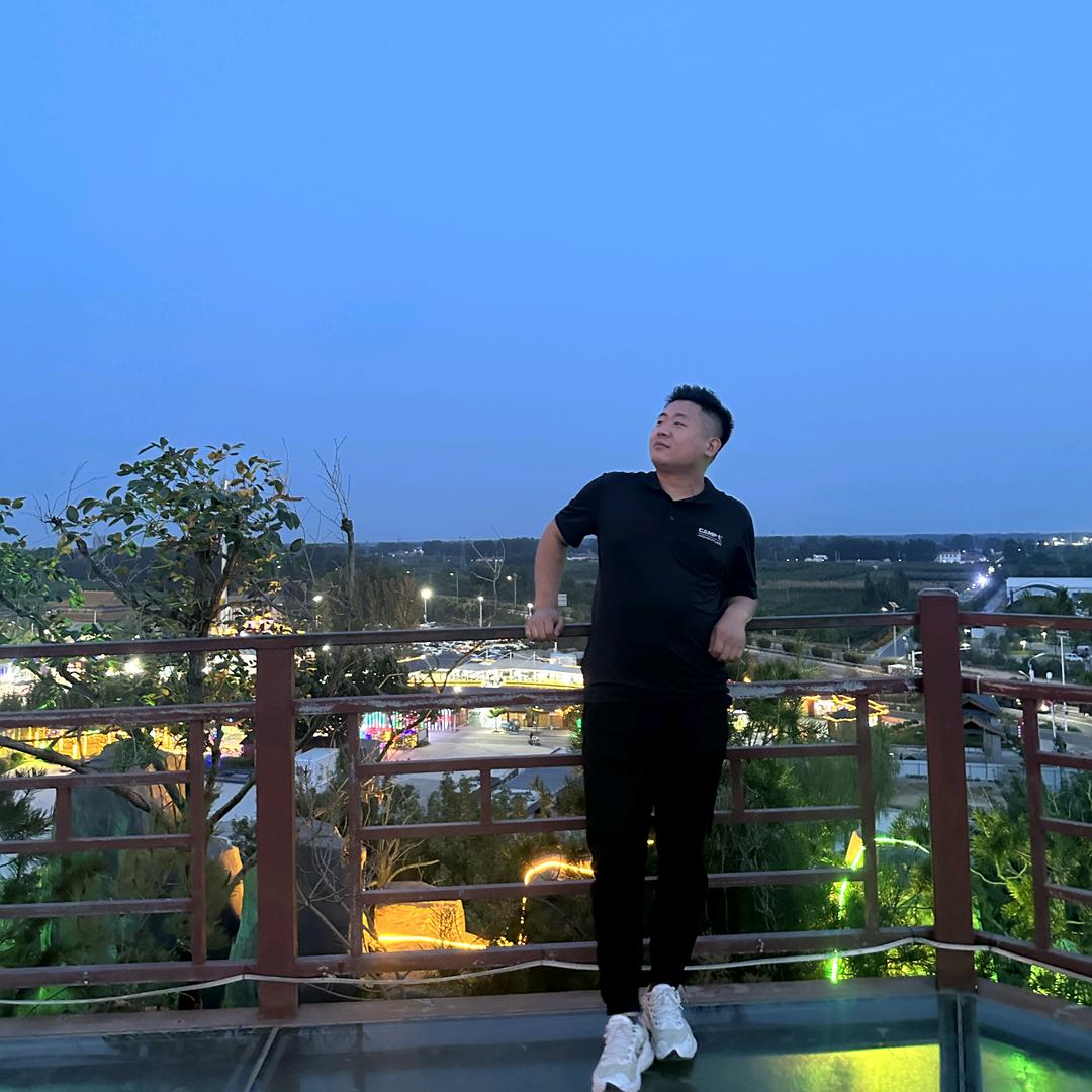 一个不务正业的小老板