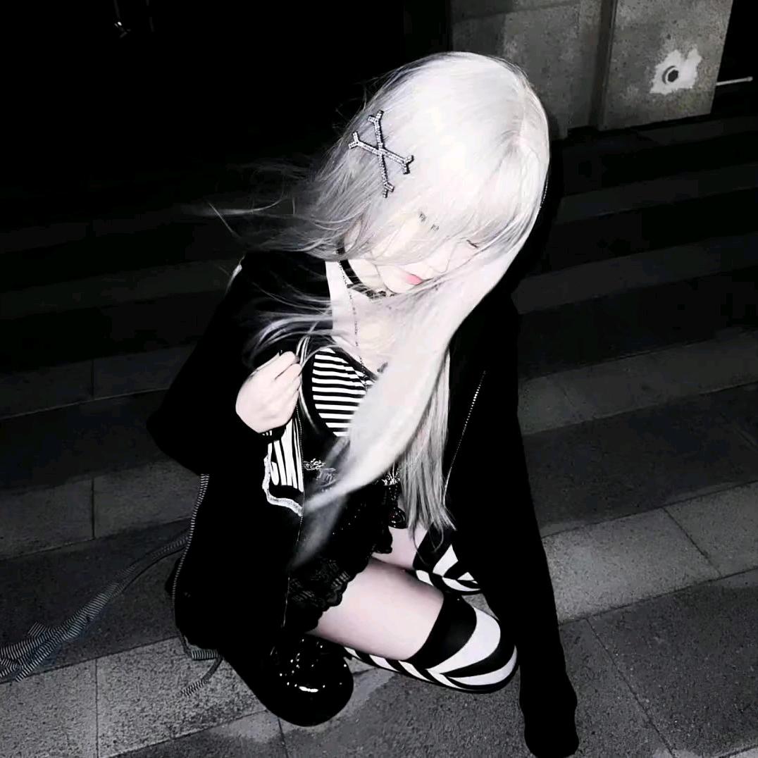 依依