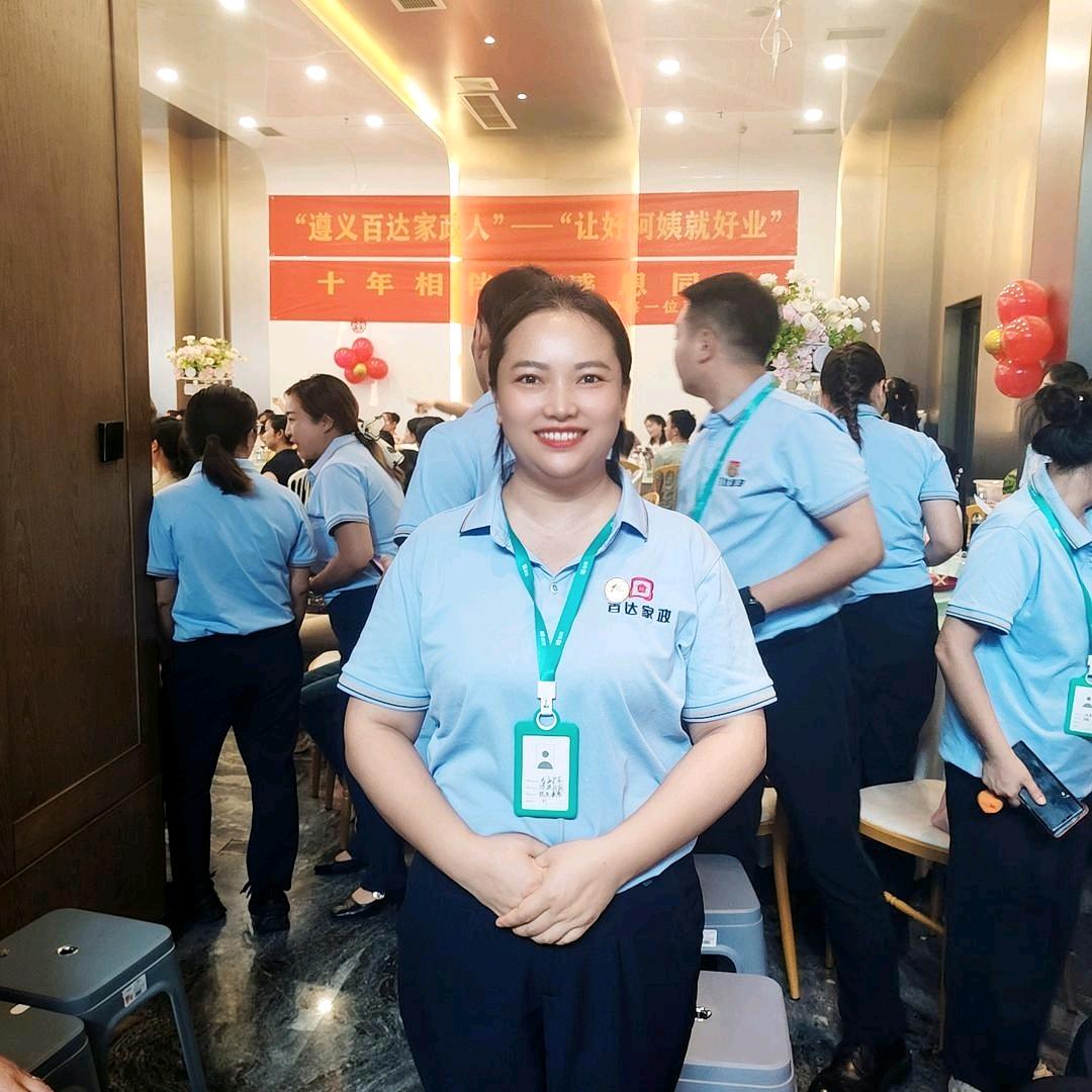 遵义专业月嫂团队冯老师