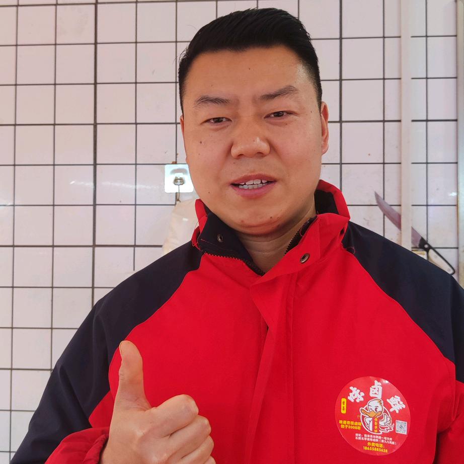 在临泉天桥卖卤味李喜