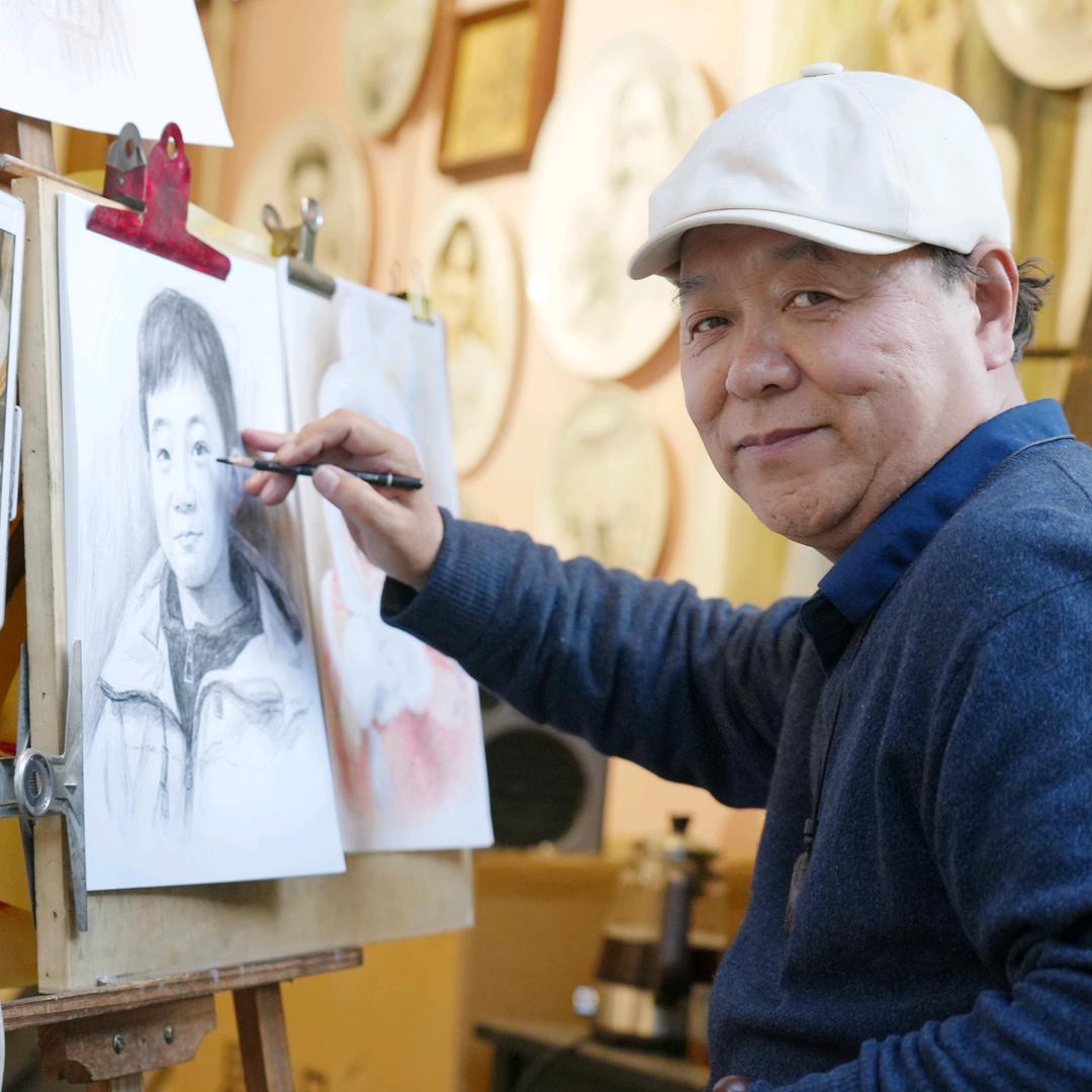 陕西咸阳袁家村画肖像的田老