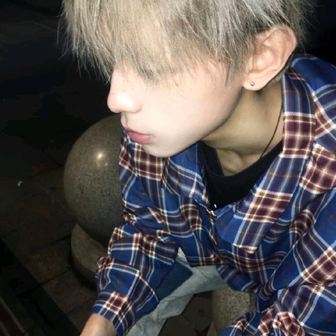 被四爱女友强行开发被抛弃后去当M