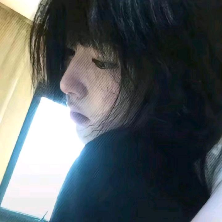 ，。