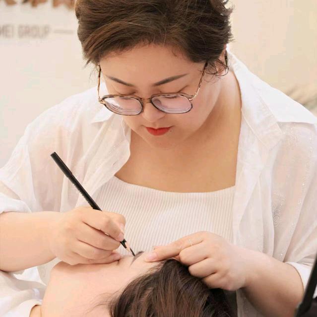 眉公子纳美皮肤管理店