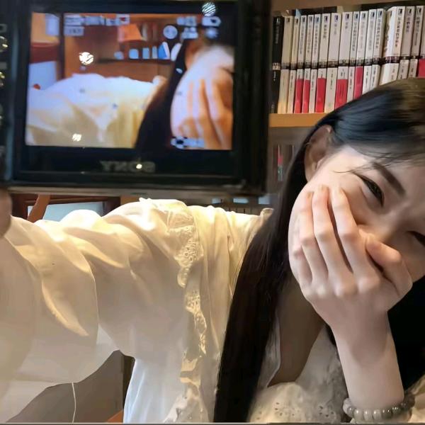 R^: ฅ՞••՞ฅ