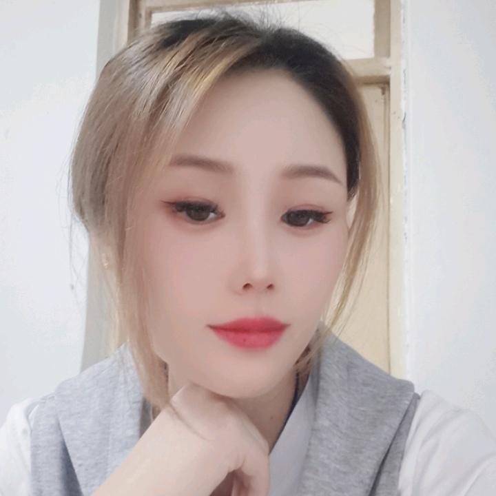 爱说爱笑的女孩