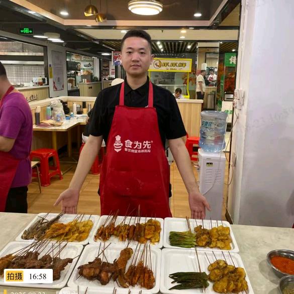 曾宪铭在努力