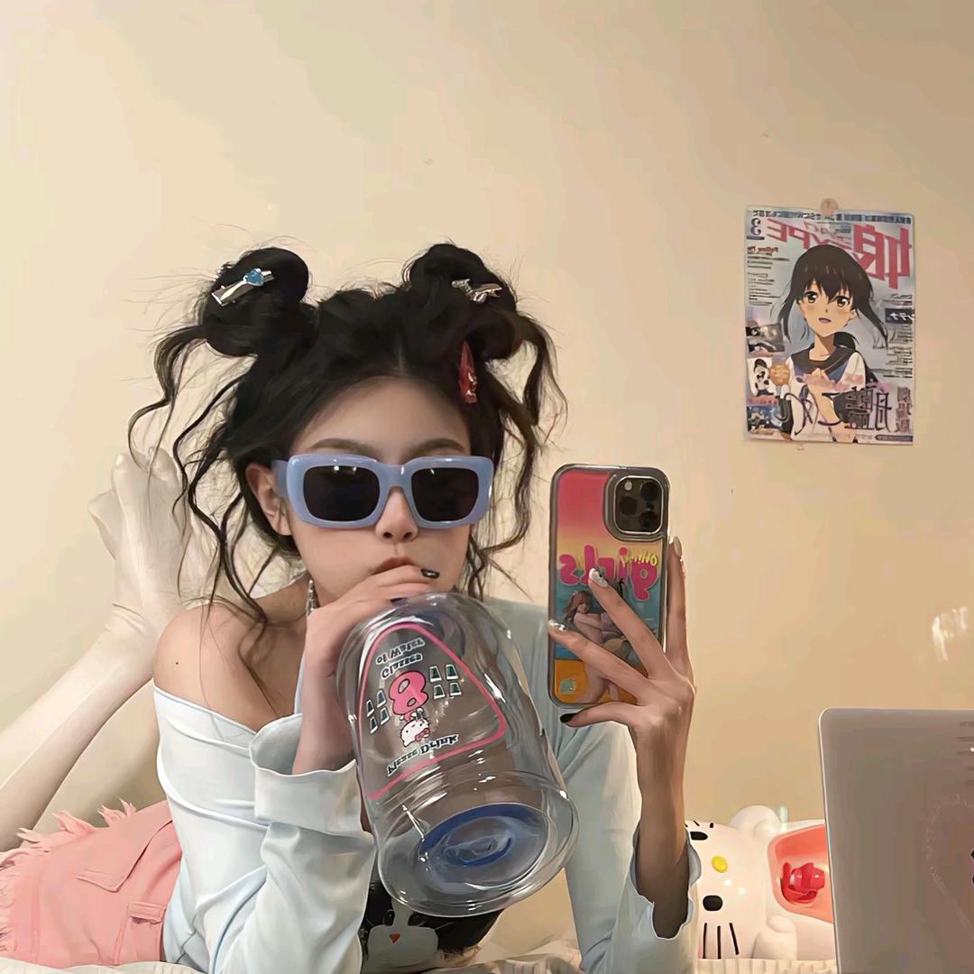 是莉莉吖~