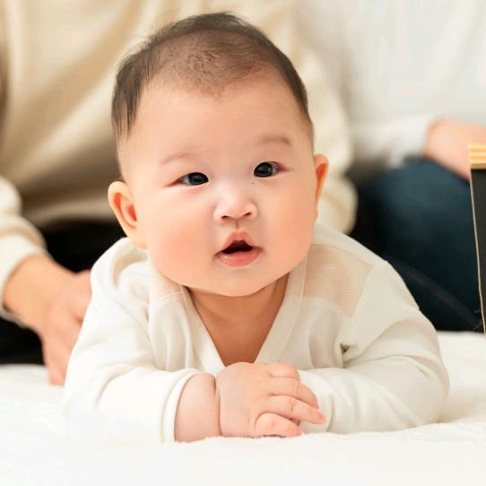 团宝有对小酒窝