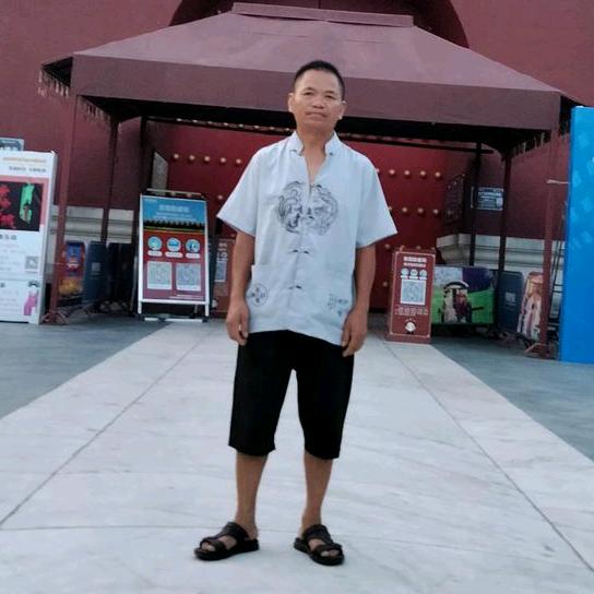 (李勇富）聊天娱乐主播每天下午6点半开播