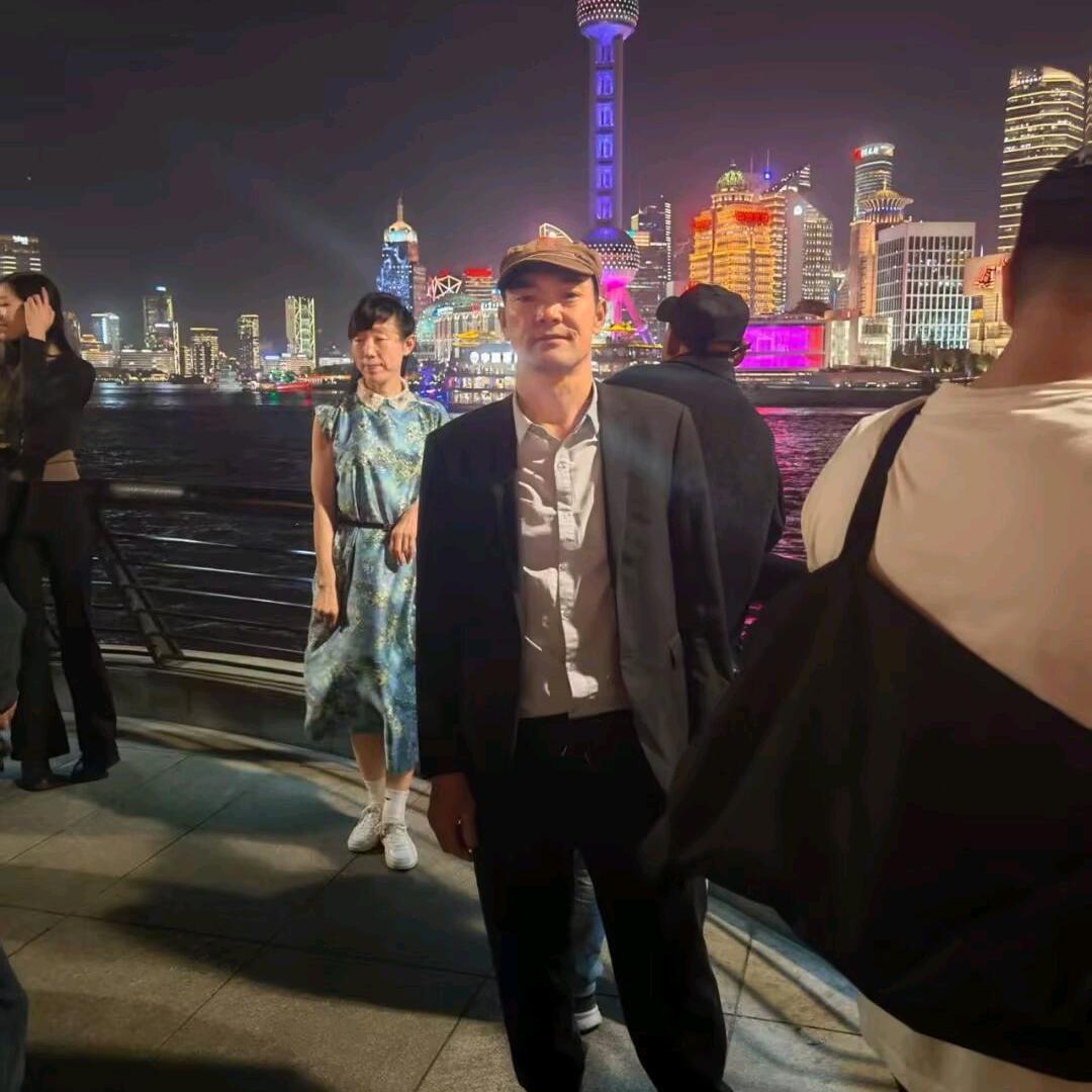 钻孔 水 电 贴地板砖 木工安装