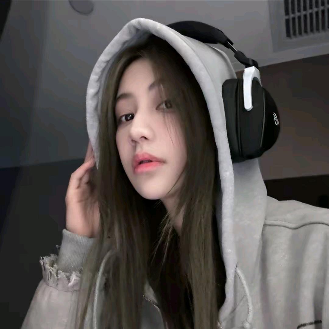 爱吃草莓蛋糕🎂