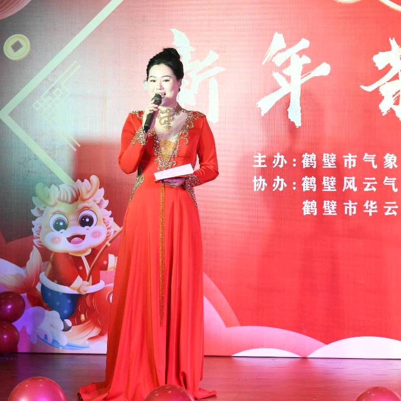 在鹤城播天气的楠