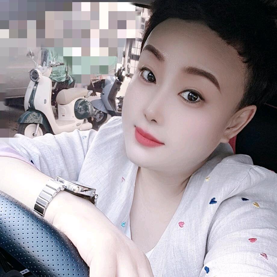 单眼皮💕果果