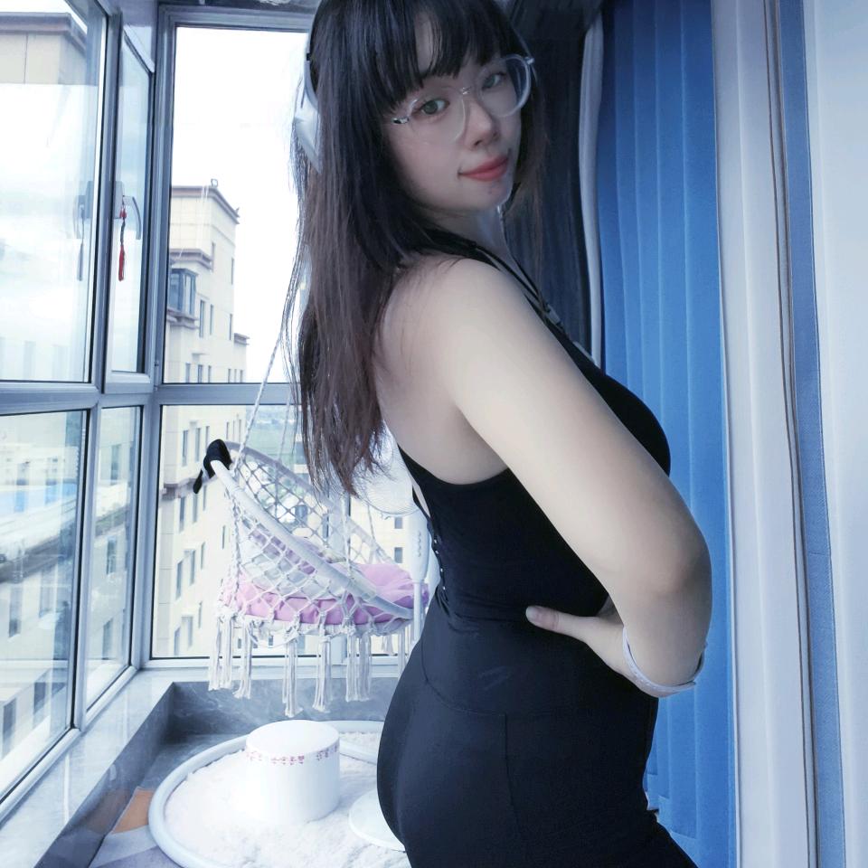 甜贝贝的健身日记💪