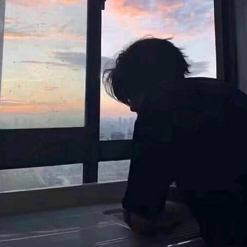 只剩伤心